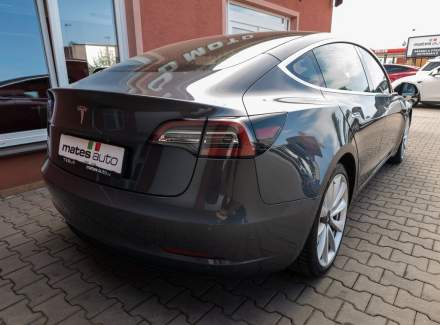 Tesla - Model 3