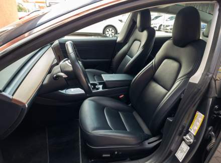 Tesla - Model 3