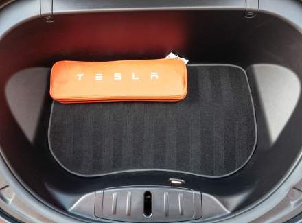 Tesla - Model 3
