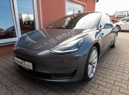Tesla - Model 3