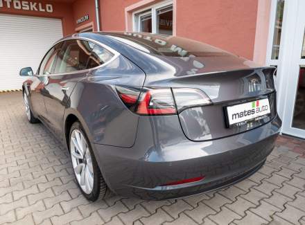 Tesla - Model 3