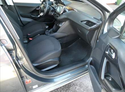 Peugeot - 208