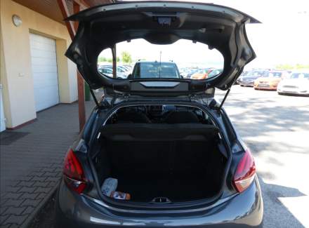 Peugeot - 208
