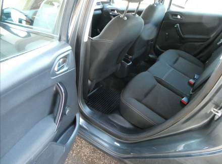 Peugeot - 208