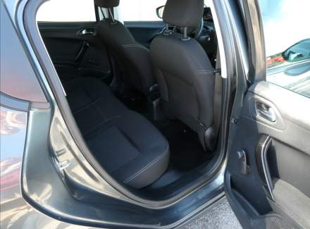 Peugeot - 208