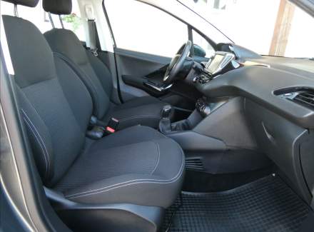 Peugeot - 208
