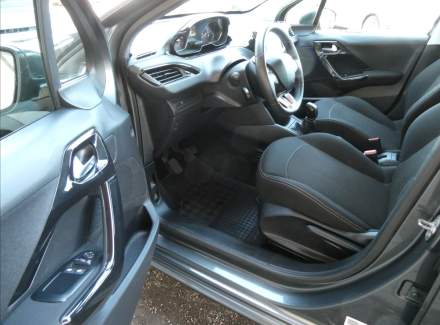 Peugeot - 208
