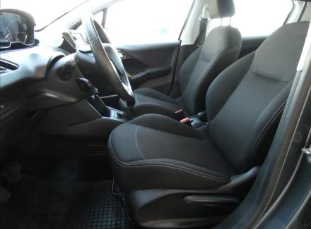 Peugeot - 208