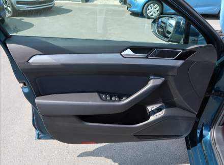Volkswagen - Passat