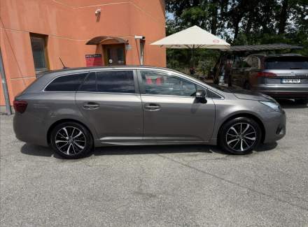 Toyota - Avensis