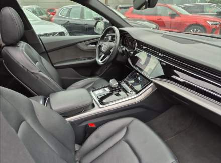 Audi - Q8