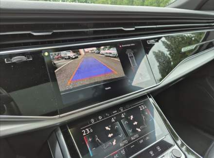 Audi - Q8