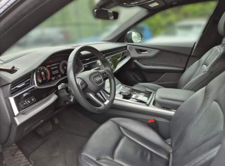 Audi - Q8