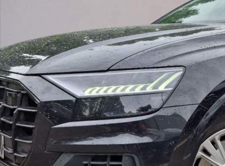 Audi - Q8
