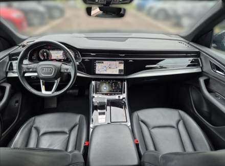 Audi - Q8