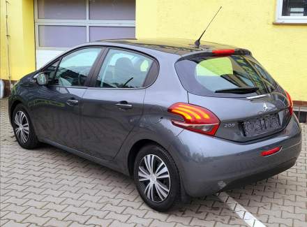 Peugeot - 208