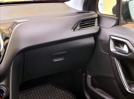 Peugeot - 208