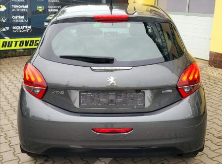 Peugeot - 208