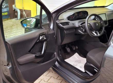 Peugeot - 208