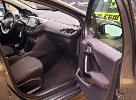 Peugeot - 208