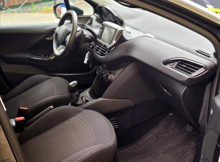 Peugeot - 208