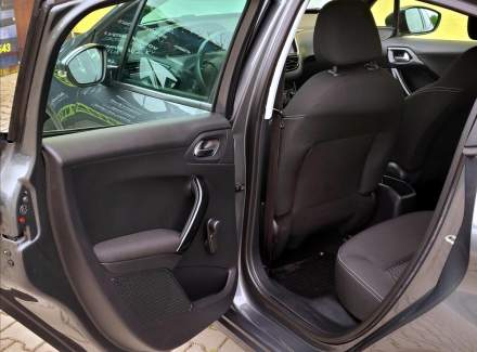 Peugeot - 208