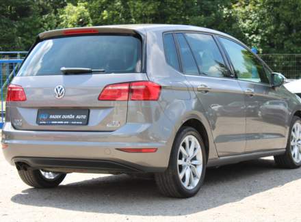 Volkswagen - Golf