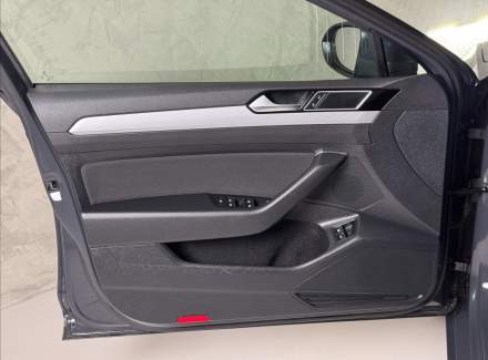 Volkswagen - Passat