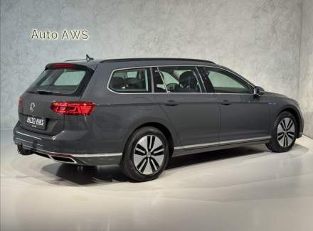 Volkswagen - Passat
