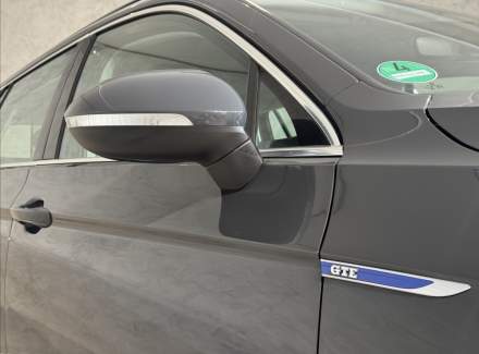 Volkswagen - Passat