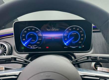 Mercedes-Benz - EQE