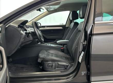 Volkswagen - Passat