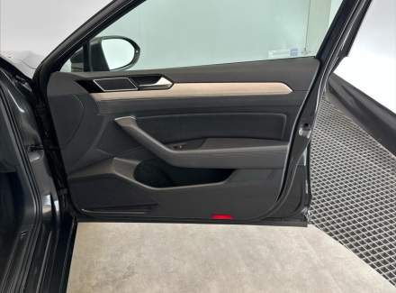 Volkswagen - Passat