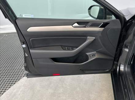 Volkswagen - Passat