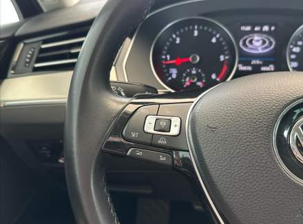 Volkswagen - Passat