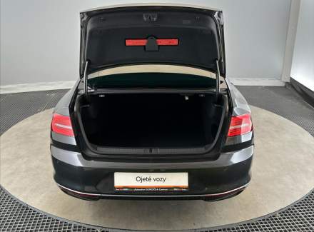 Volkswagen - Passat