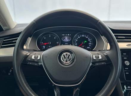 Volkswagen - Passat