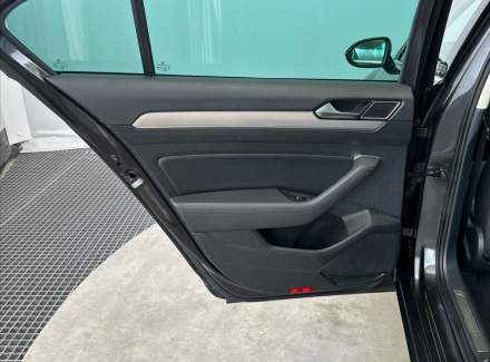 Volkswagen - Passat