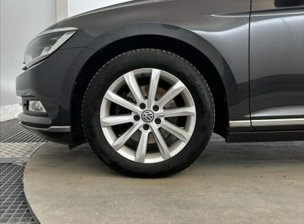Volkswagen - Passat