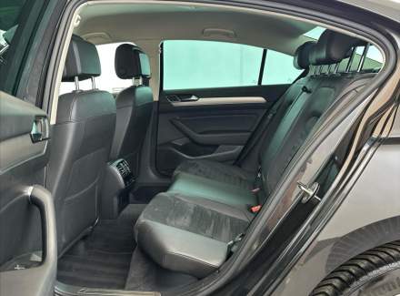 Volkswagen - Passat