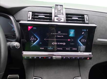 DS Automobiles - DS7 Crossback