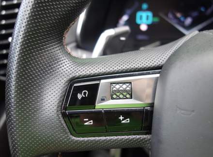 DS Automobiles - DS7 Crossback