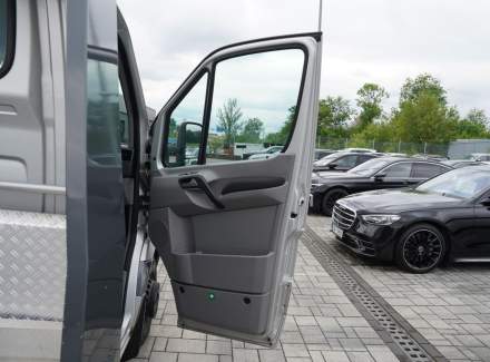 Mercedes-Benz - Sprinter