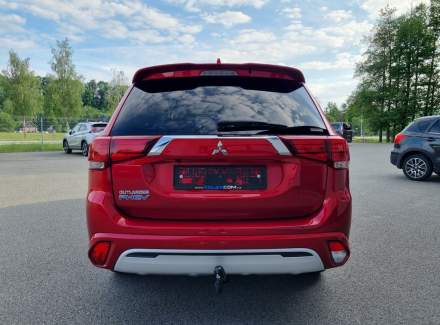 Mitsubishi - Outlander