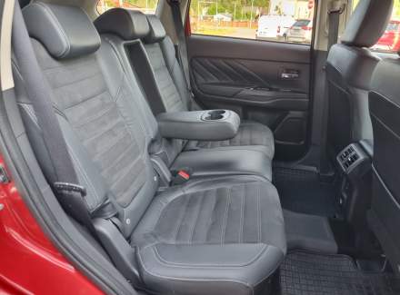 Mitsubishi - Outlander