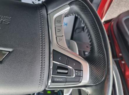 Mitsubishi - Outlander