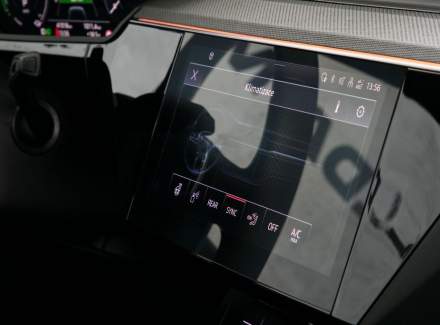 Audi - E-tron
