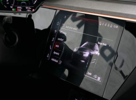 Audi - E-tron