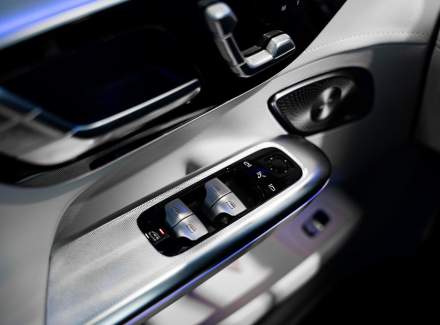 Mercedes-Benz - EQE