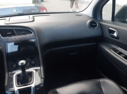 Peugeot - 5008